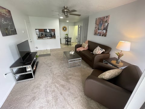 Main Level 2-bedroom apartment