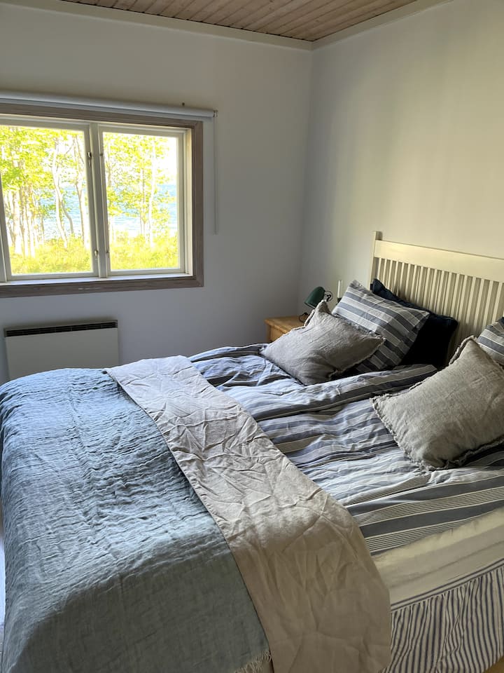 Dhoma e gjumit nr. 4, poshtë 