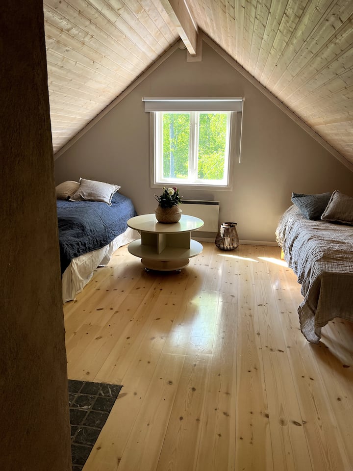 Dhoma e gjumit 2 lart
me oxhak 