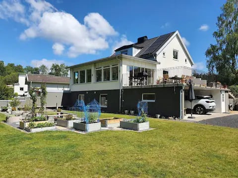 Large accommodation for 10-17 people
