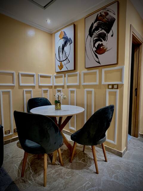 Luxury apartment (Free Netflix + Garage)