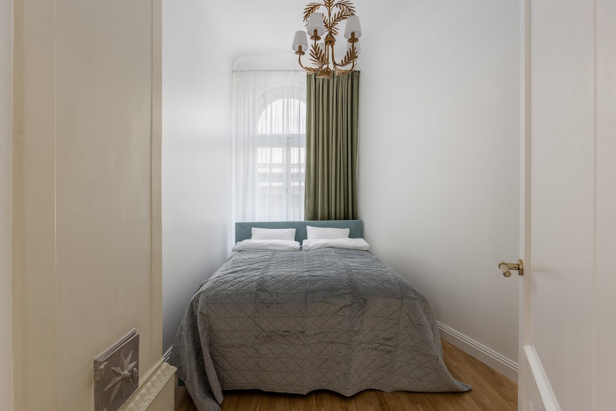 Спална соба 3 - брачен кревет (180 см)