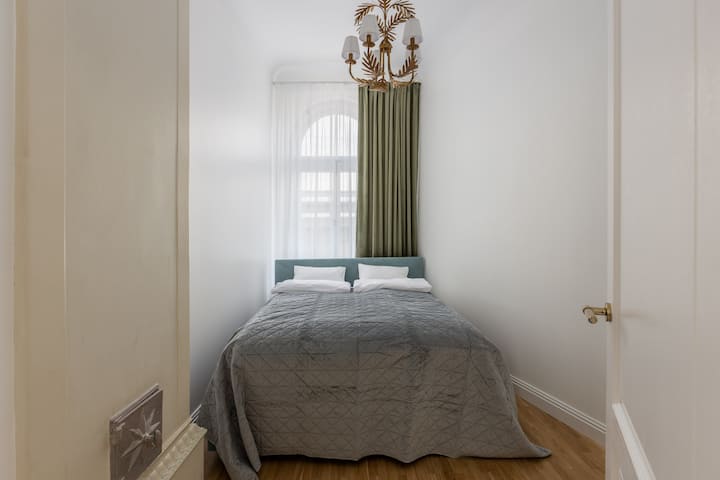 ห้องนอน 3 - เตียงขนาดคิงไซส์ (180 ซม.)