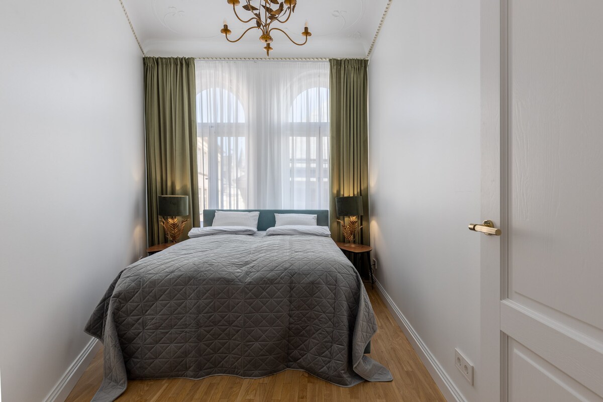 Спална соба 2 - брачен кревет (180 см)