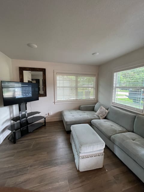 Top Airbnb: Elegance-Estate in South Belt / Ellington