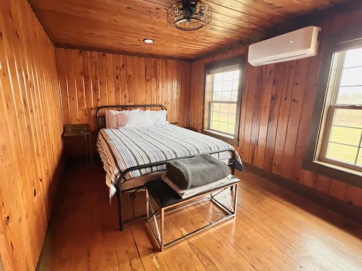 Bedroom 2 is next to the bathroom and offers a TV, spacious closet, ceiling fan/light, lots of natural light, and window blinds for extra privacy. 