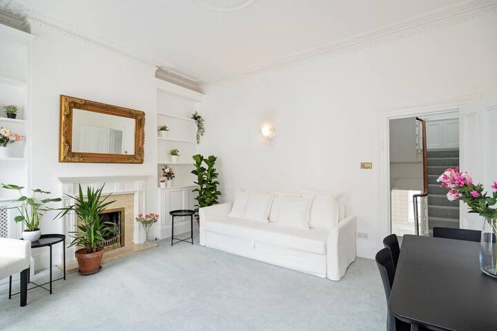 Beautiful Two Bedroom Maisonette in Chelsea