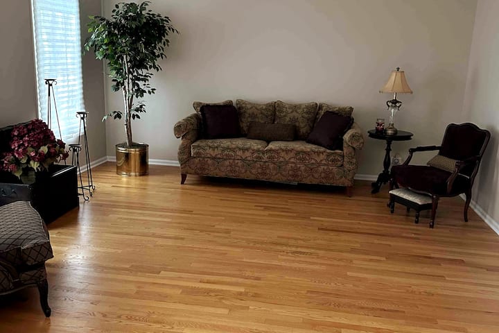 Spacious 4 Bed/3.5 Bath Sleeps 8+ - Mallard Lake