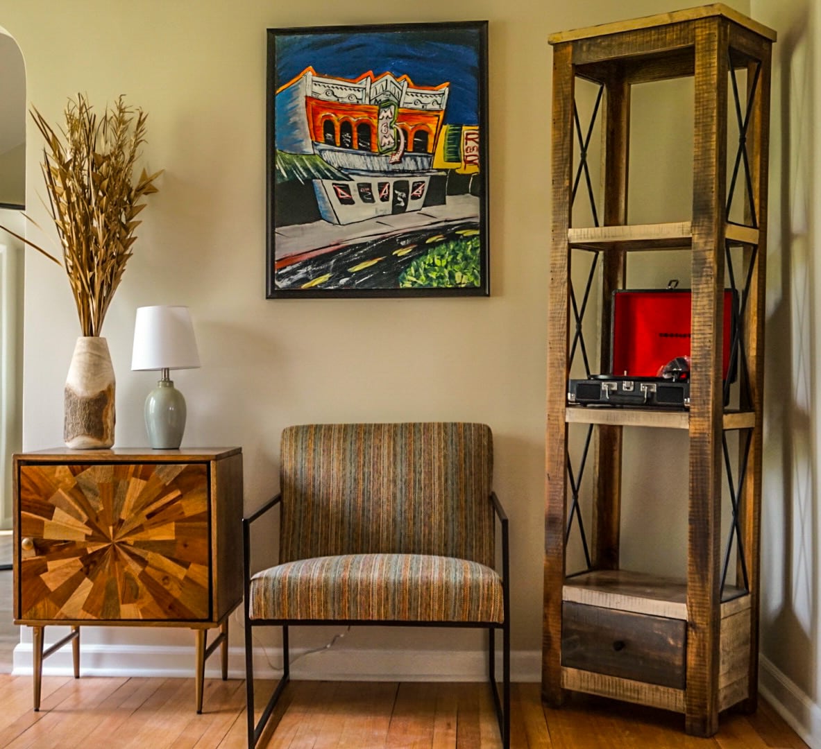 Popular Airbnb listing: Lux family retreat, hot tub, views, golf course in Butte Silver Bow