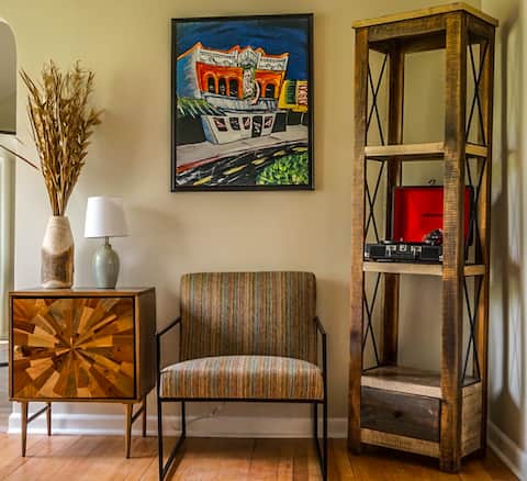 Popular Airbnb listing: Lux family retreat, hot tub, views, golf course in Butte Silver Bow (Balance)