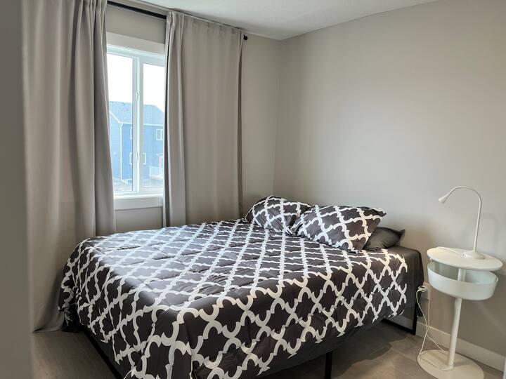 卧室2-加大双人床