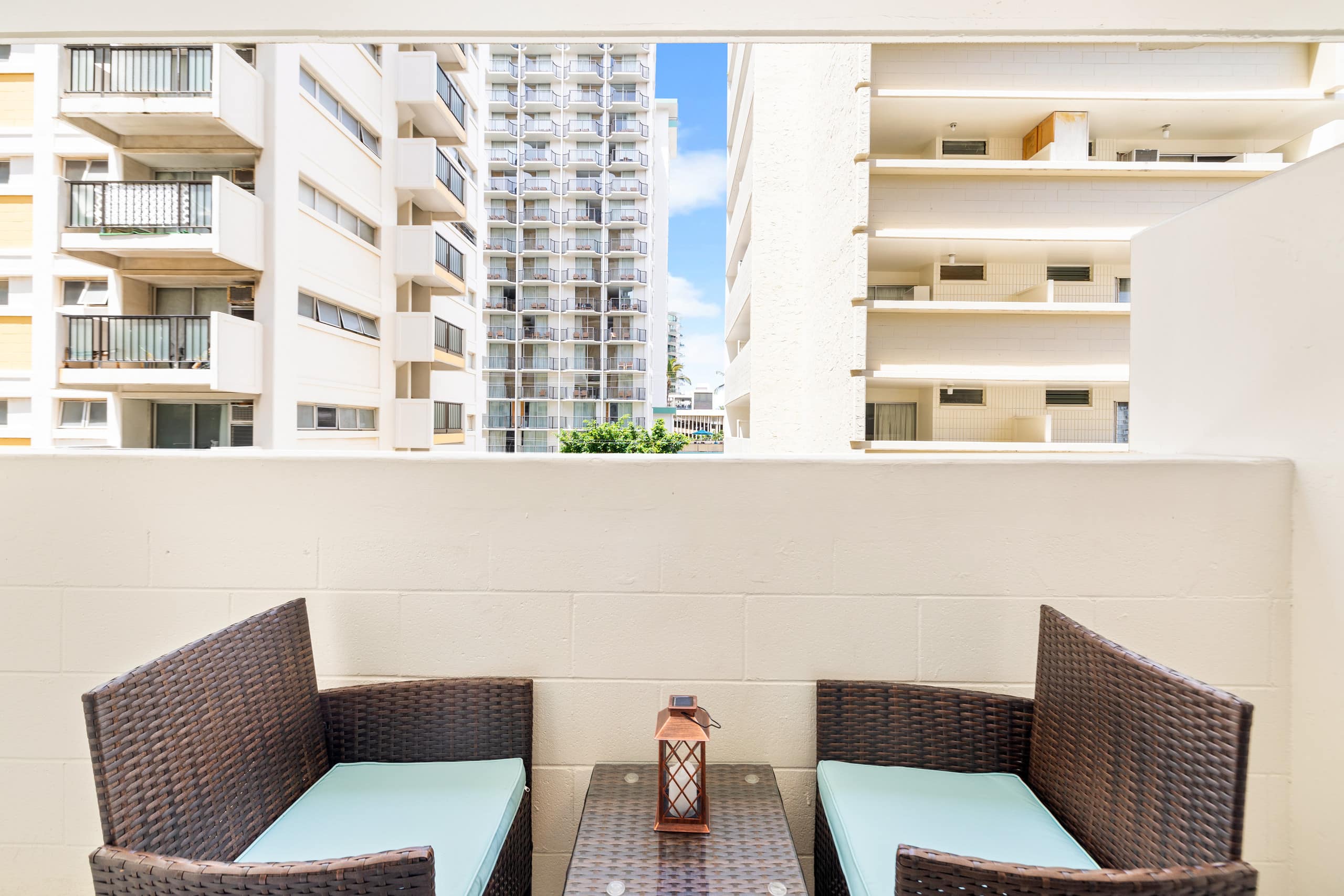 Condo in Honolulu · ★4.87 · Studio · 1 bed · 1 private bath - Image 13