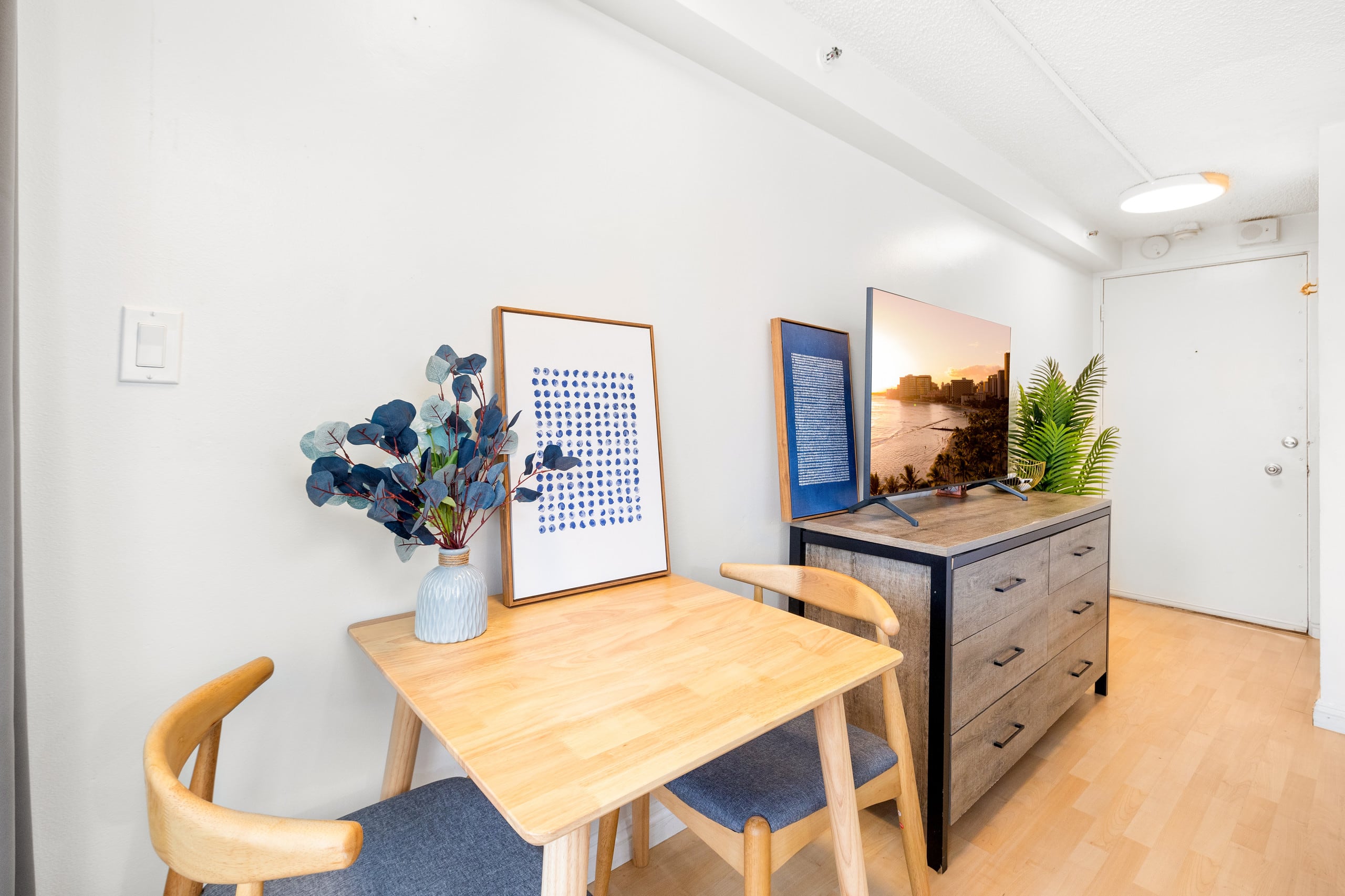 Condo in Honolulu · ★4.87 · Studio · 1 bed · 1 private bath - Image 8