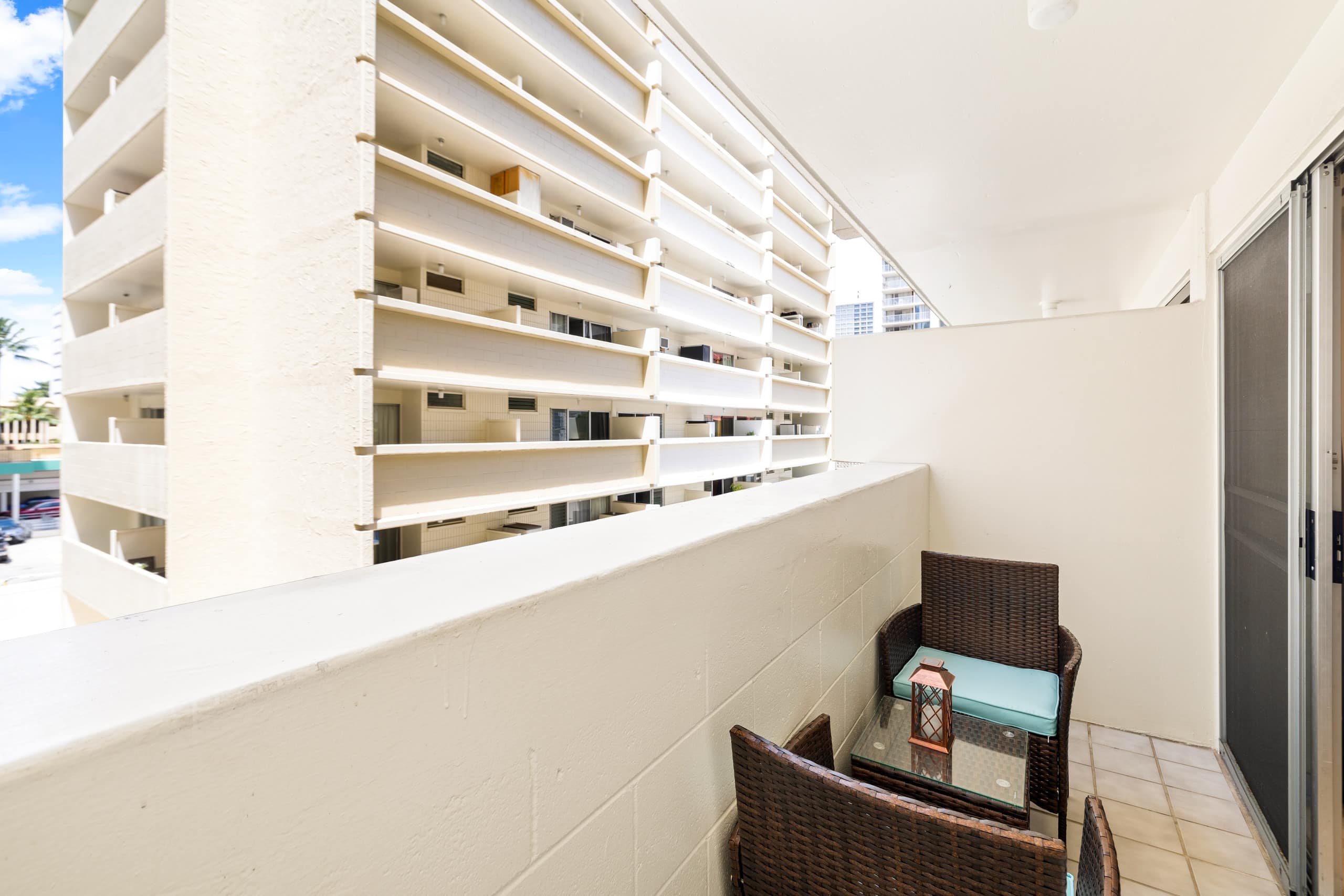 Condo in Honolulu · ★4.87 · Studio · 1 bed · 1 private bath - Image 14