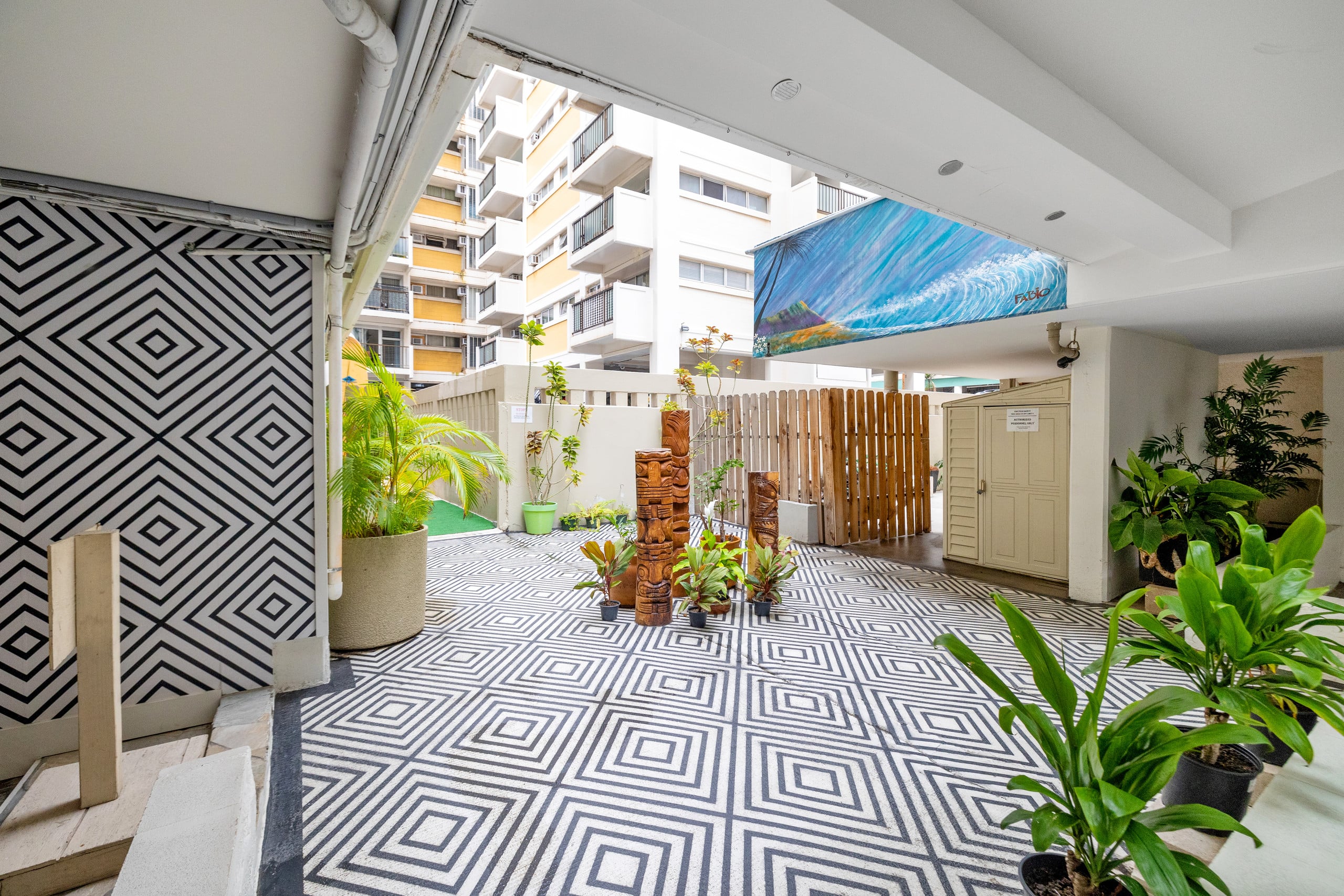 Condo in Honolulu · ★4.87 · Studio · 1 bed · 1 private bath - Image 18
