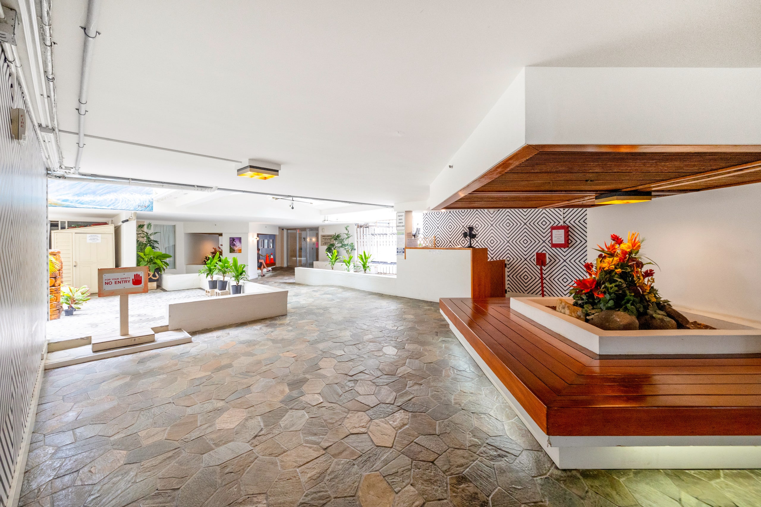 Condo in Honolulu · ★4.87 · Studio · 1 bed · 1 private bath - Image 17
