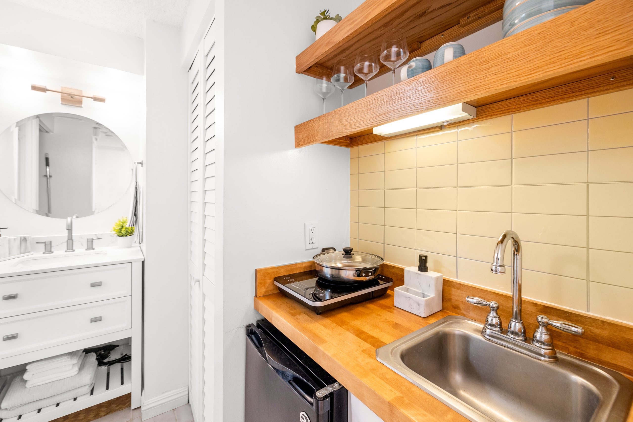 Condo in Honolulu · ★4.87 · Studio · 1 bed · 1 private bath - Image 3