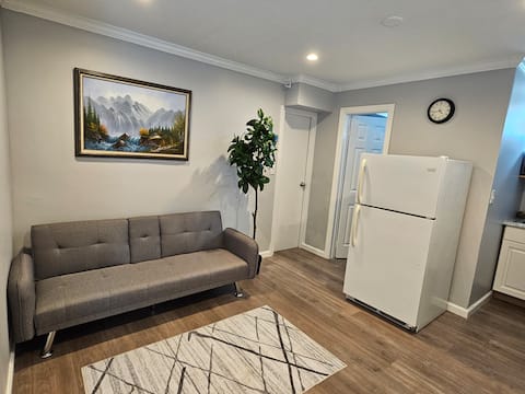 Clean, convenient, & close to train & downtown