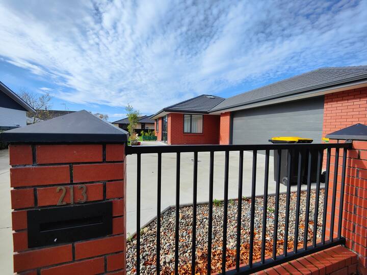 Queen's Park Palace Houses for Rent in Invercargill, Southland, New