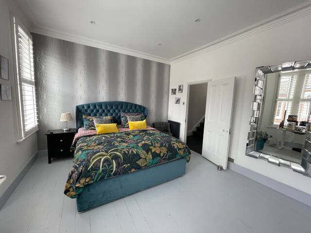 Family Home in Clapham gallery image 3