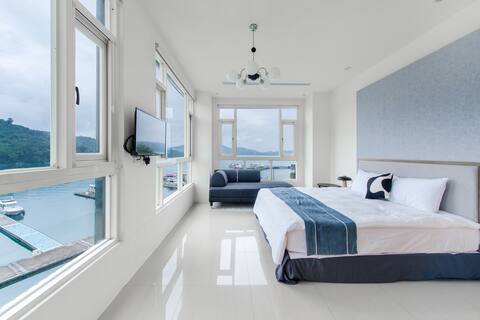Sun Moon Lake Seminyak | Ida Shao Old Street | Lake View | Deluxe View Double Room - Lake View