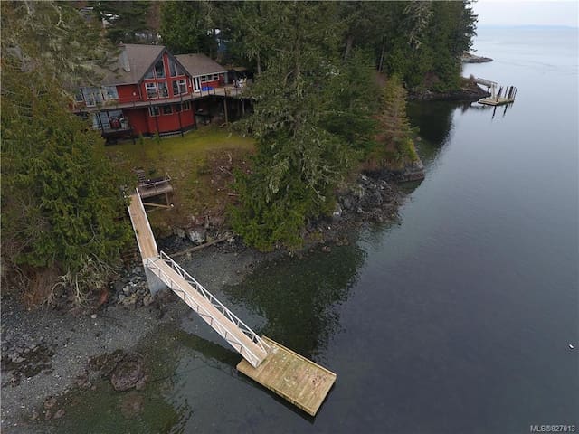 Stunning waterfront house(1～25people )2acres