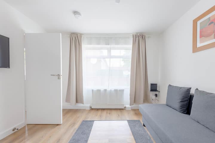 Modern Convenience | 2 Bed | Nearby London Airport - Greenwich