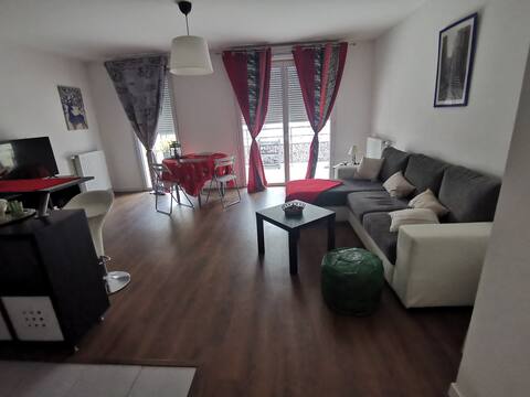 Three-room apartment in the south Parisian suburbs