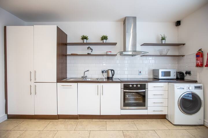 Central and stylish 2 bedroom loft in Dublin gallery image 5