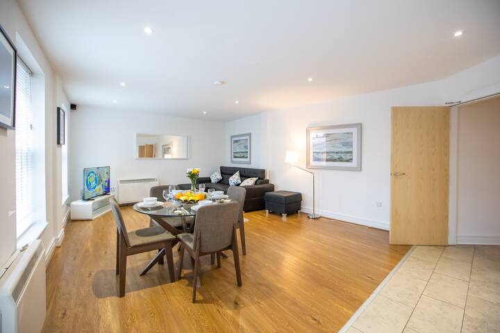 Central and stylish 2 bedroom loft in Dublin gallery image 3