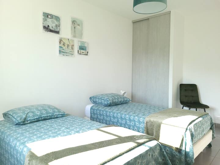 Dormitorio 3 arriba - Almacenamiento en el armario: armario, estantes, cajones