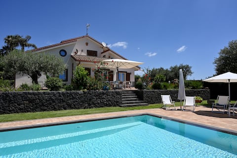 Charming Villa w/ 15m Luxury Garden Pool + Parking