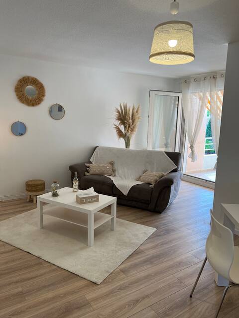 Top Airbnb: Large 100 m² apartment à Mosson