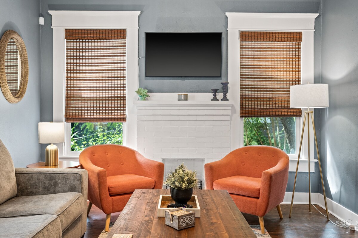 Popular Airbnb listing: Southern Charm w King Beds, Yard, Garage Near Dtn! in Tampa Heights