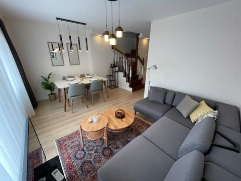 Successful Airbnb property: Cozy Urban Oasis - Duplex w/ Rooftop & Elevator in İstanbul