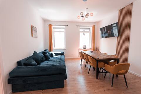 unique | feel-good home | central | parking lot