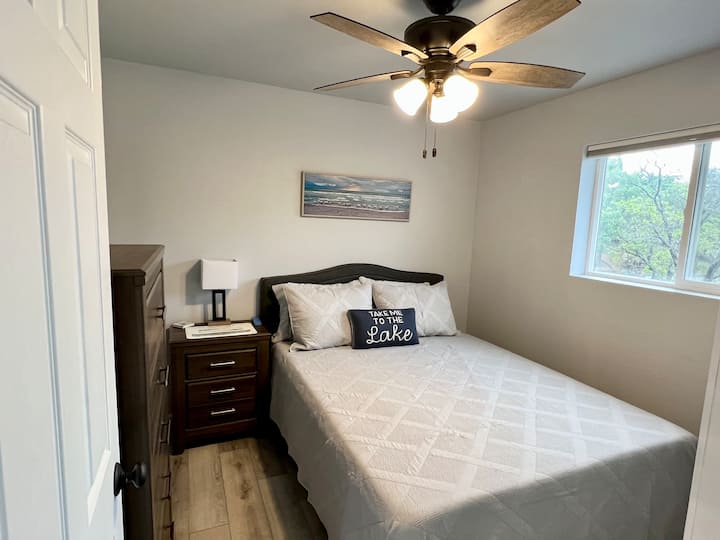 Спална соба бр.2 брачен кревет (широк 150-179 см)