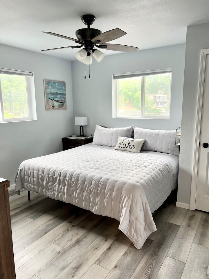 Спална соба бр.1 брачен кревет (широк 180-220 см)