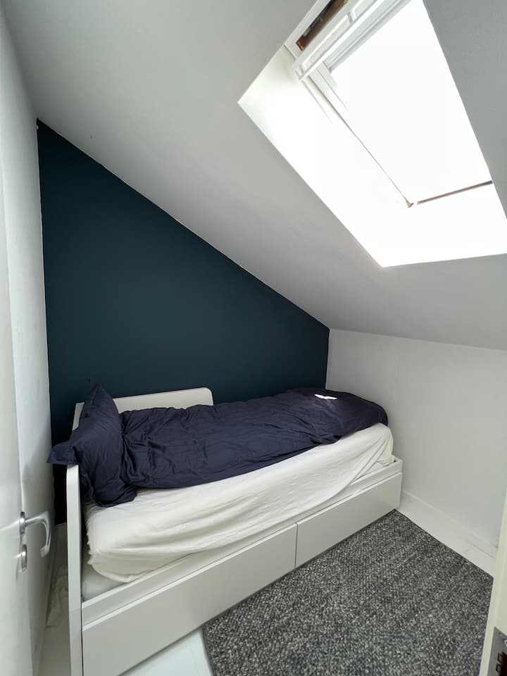 Spálňa 2. 80 cm posteľ