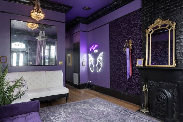 Luxury home, Newly Renovated/Blocks from FQ gallery image 2