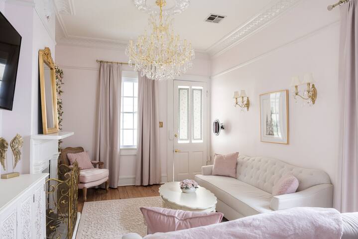 Luxury home, Newly Renovated/Blocks from FQ gallery image 4