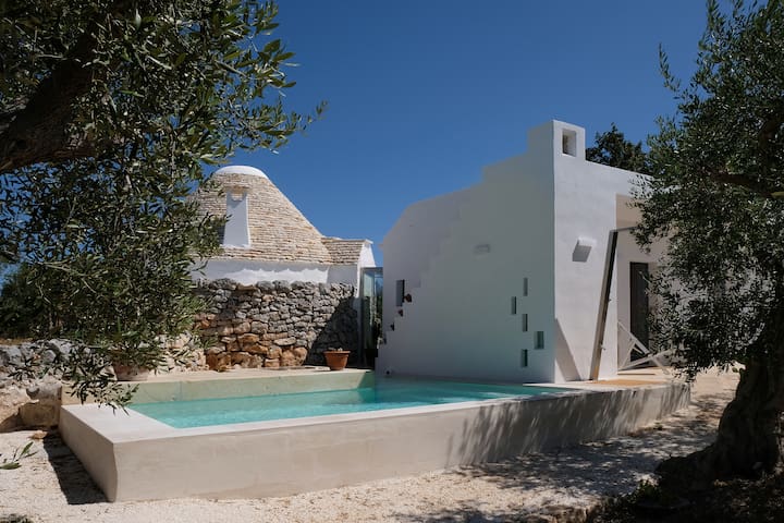 Al trullo arcaico di Torre Cappa