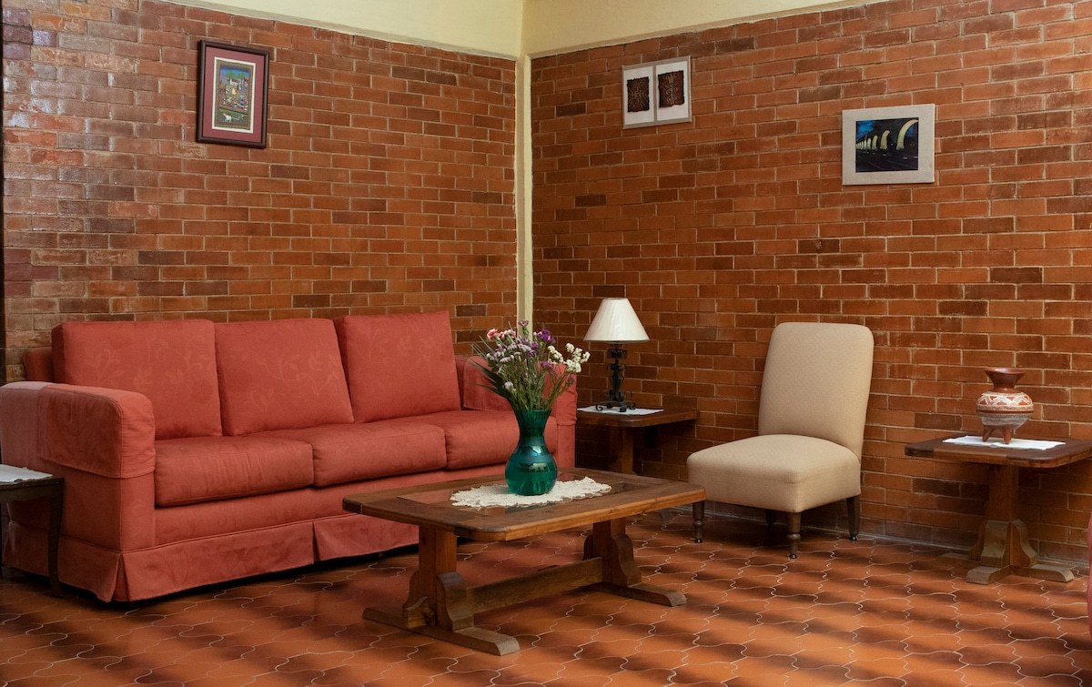 Top performing Airbnb: House with pool, garden and tennis court. in Ticumán