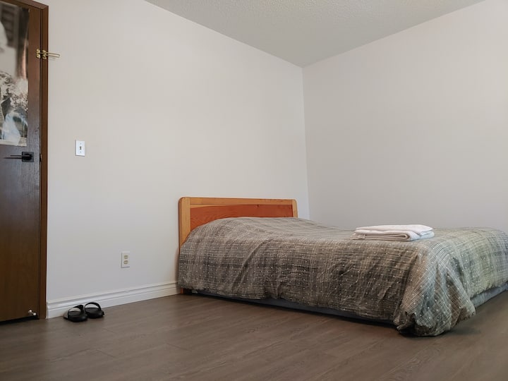 Queen Room 1 - Surrey