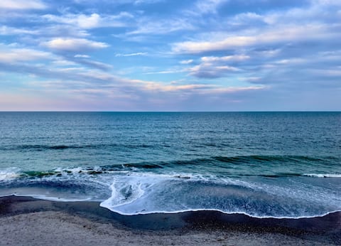 Top Airbnb: 3BR, 2BA Ocean Front Top Floor Condo in Kure Beach