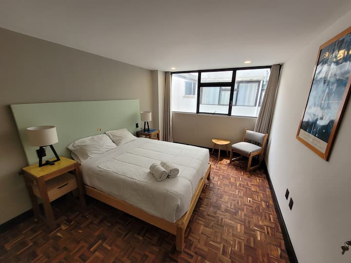 Dormitorio 1 con cama tamaño queen.
Habitacion 1 con cama queen