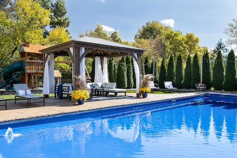 This is it! Pool -2 King Bed Suites -Private oasis