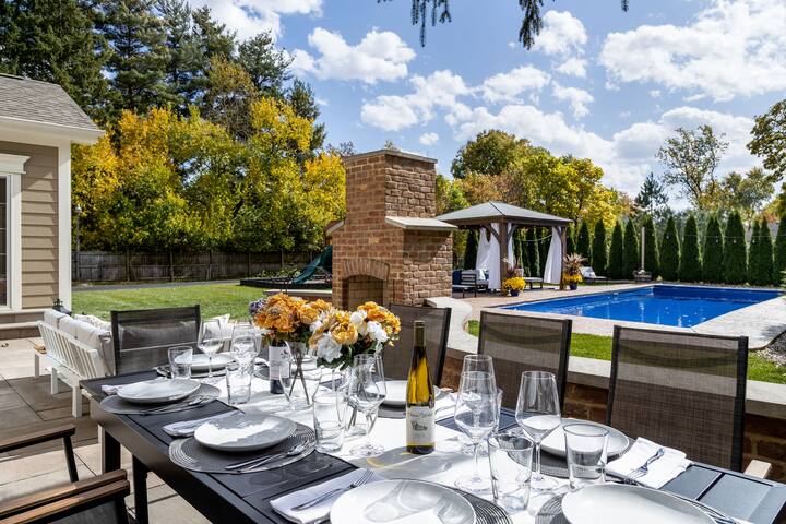 Pool & Hot Tub! -2 King Bed Suites -Private oasis gallery image 2