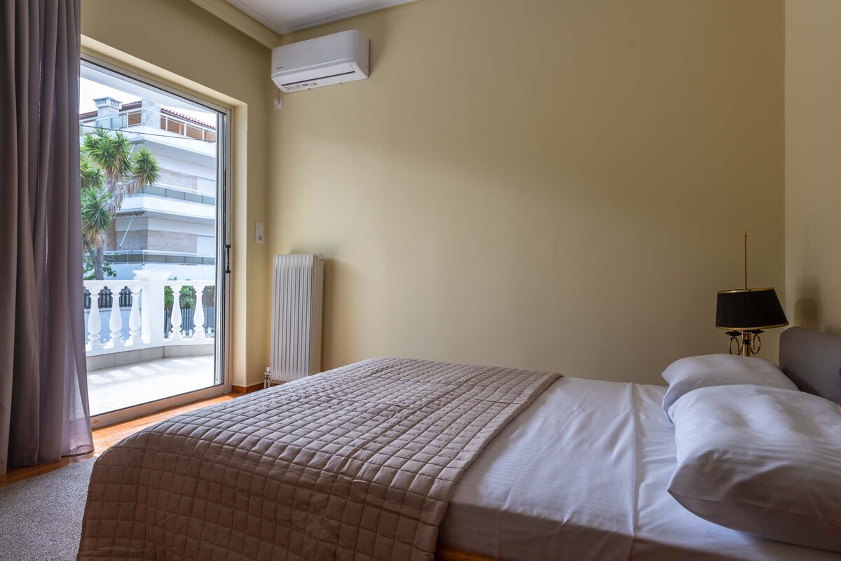 设有双人床的卧室