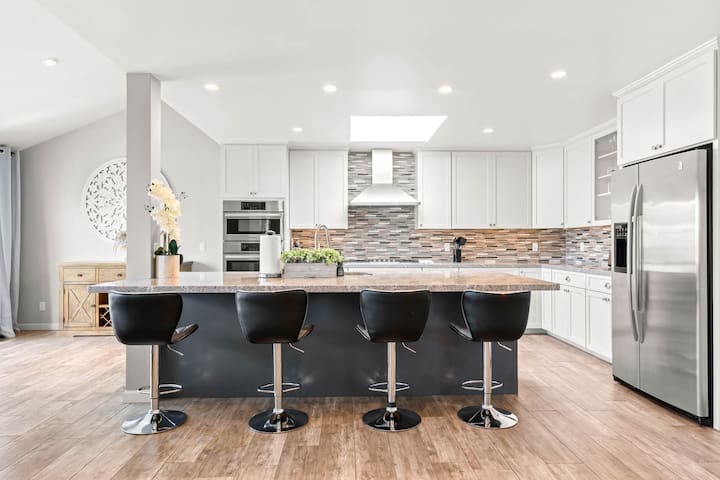 136 Stunning Lux Santa Clarita Home-ALE Approved gallery image 4